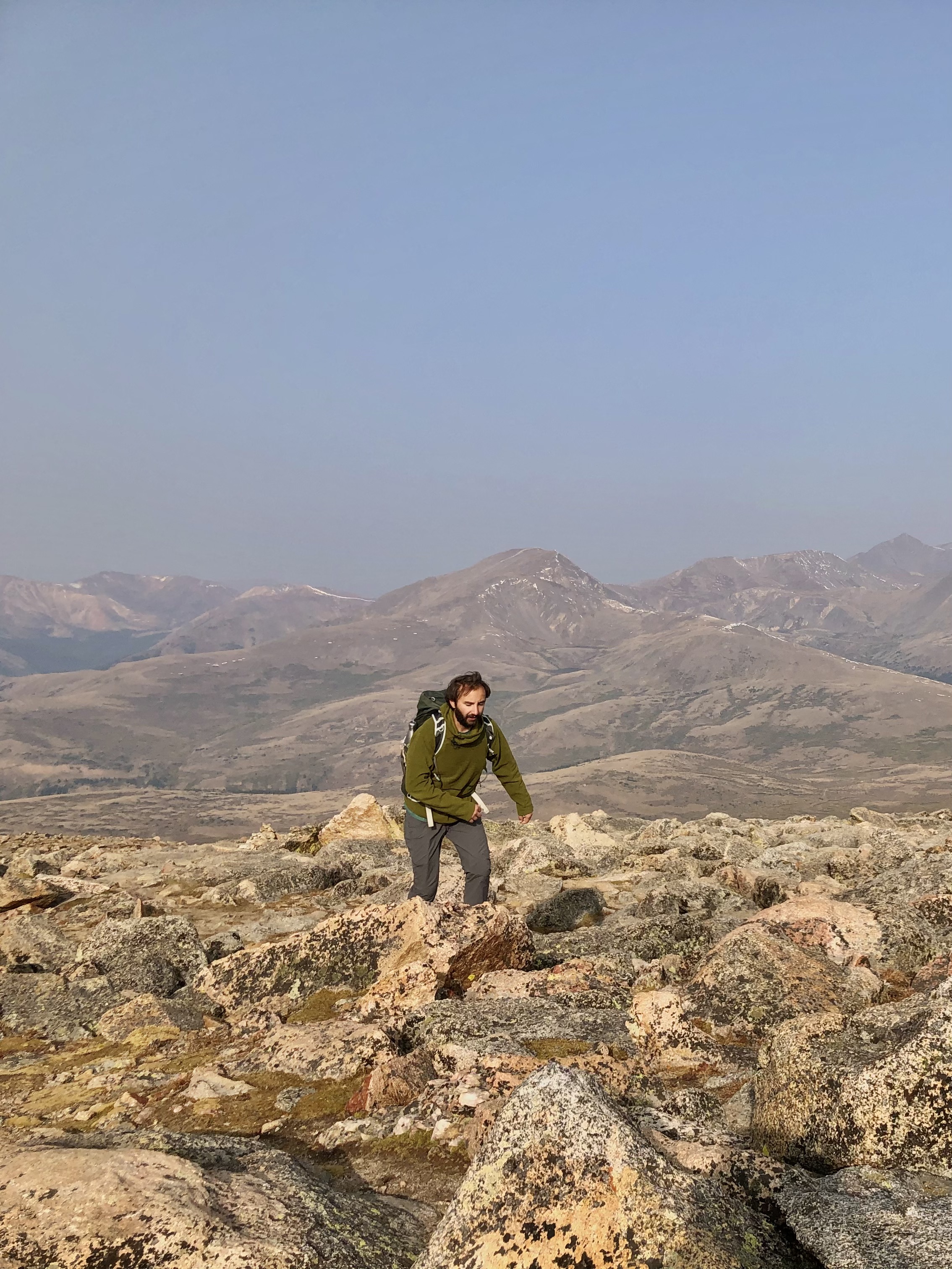 boulder hiking with foggy background